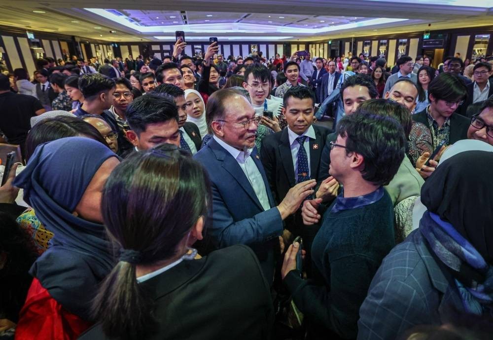 Anwar Urges Malaysians Abroad not to Downplay the Country's Technological Progress and Talent